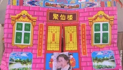 吓人！河南一女子快递收到红色“灵屋”，自己的照片还被贴在正门上