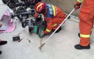 2米大蛇钻进电动车！济南一小区居民报警，消防重要提醒