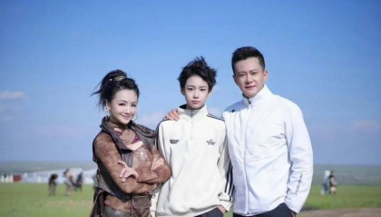 曹颖14岁儿子状态曝光，被赞最帅星二代！网友：这颜值可以直接出道了