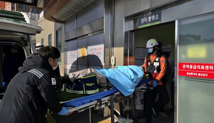 韩国空难两名幸存者：33岁空少恐全身瘫痪，空姐脚踝和头部受伤