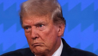 中国打了一场漂亮的翻身仗！支持率暴跌，特朗普开始找退路，对华关税大降
