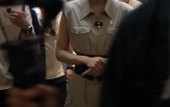 姚安娜“520”戴工牌到车间工厂打工，变身“质检员”