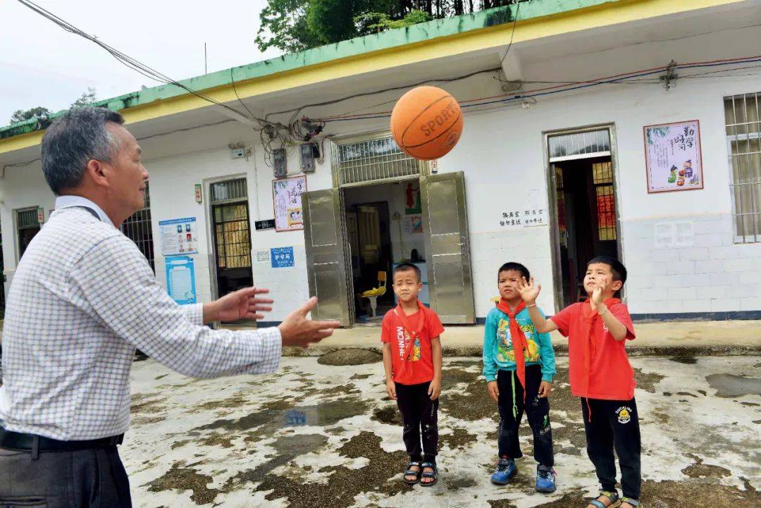 河南省唐河县发文撤销39所村小 安徽、江西等多地披露“撤点并校”进程